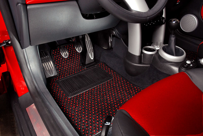 https://www.northamericanmotoring.com/forums/attachments/interior-exterior/15845d1161047737-my-new-black-red-dot-cocomats-cocomat-black-w-red-dots-mini-low-res.jpg