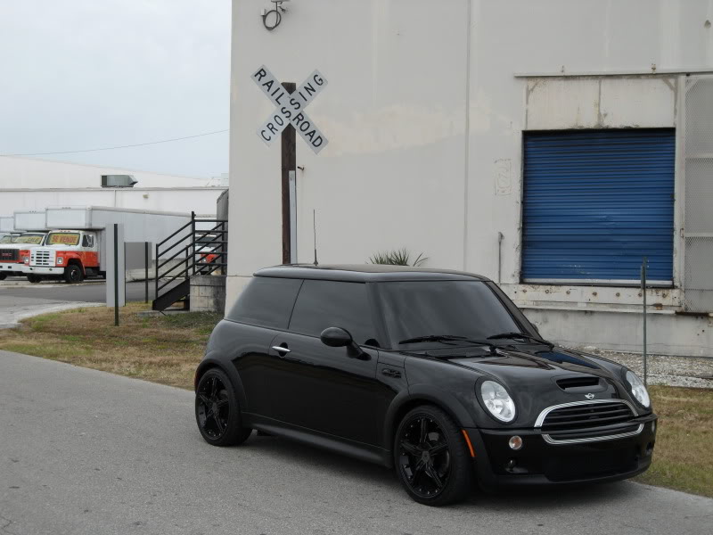 Love the all black minis : r/MINI