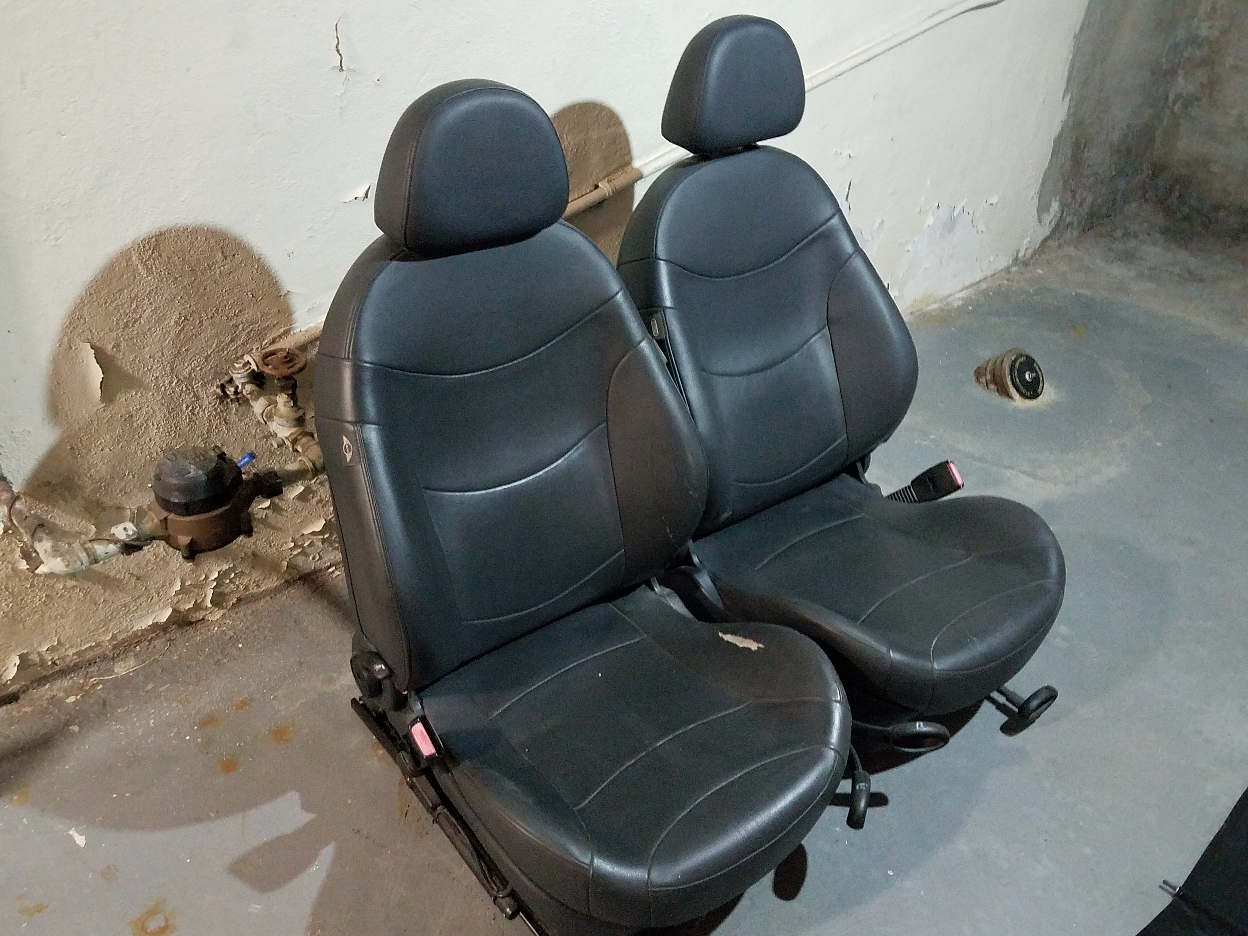 FS:: R50 Leatherette Seats - North American Motoring