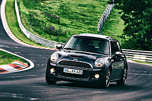 Please post pictures of your R56 here...-darin_ring_corner_2_c.jpg