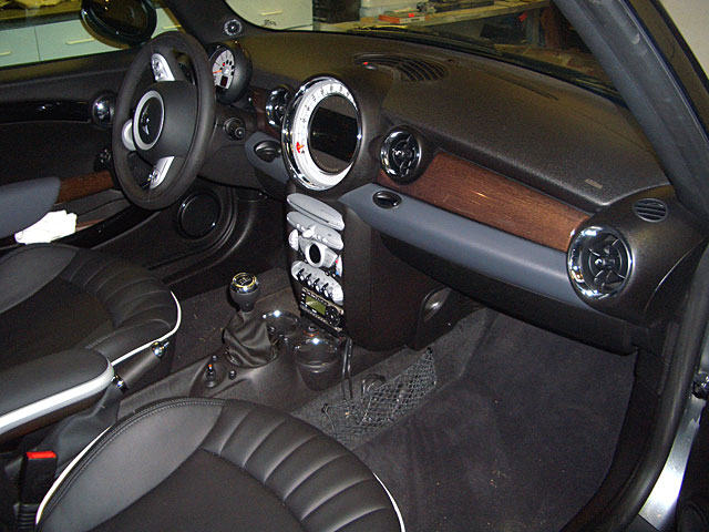 R56 Dash: Piano Black Or English Oak?? - North American Motoring